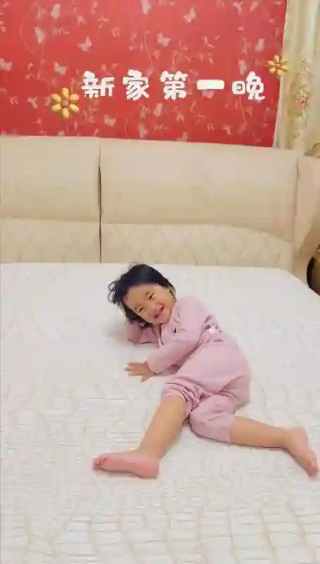 李亚鹏妻子搬家大曝光，豪宅变小区，王菲的选择真聪明！
