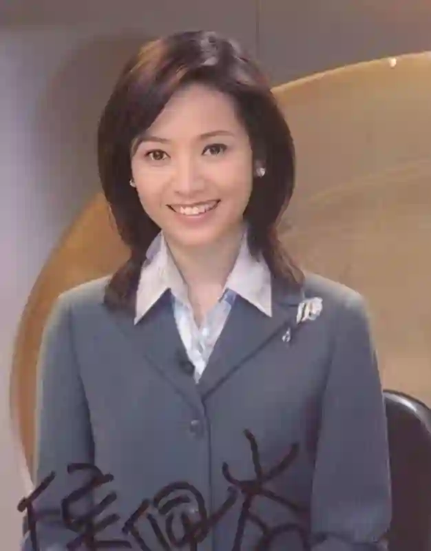 面相变了！看到47岁一脸国泰民安的侯佩岑，才明白昆凌“差”在哪