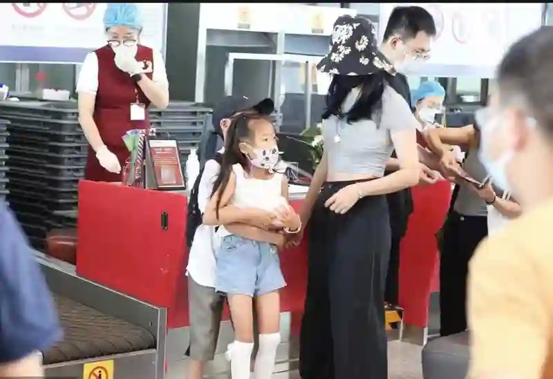 还记得姚晨的女儿小茉莉吗，腿也太长了吧