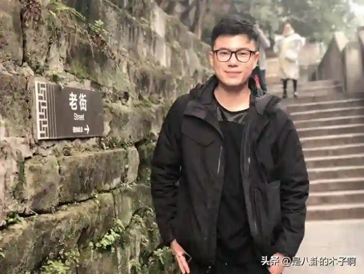 李雪琴被实名举报，惹上官司，网友：明星所有的丑闻都是因为小气