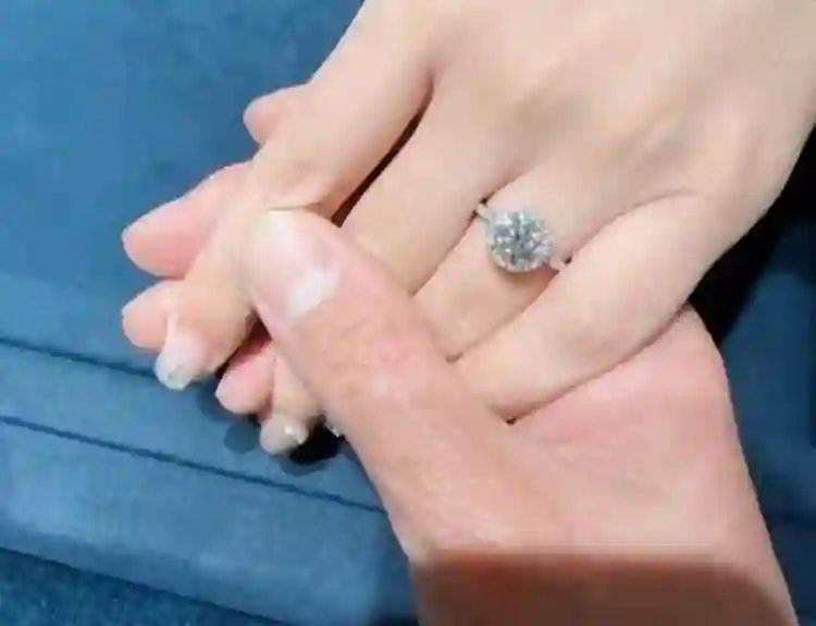 俞灏明王晓晨官宣结婚，文案信息量太大，网友：前女友们情何以堪