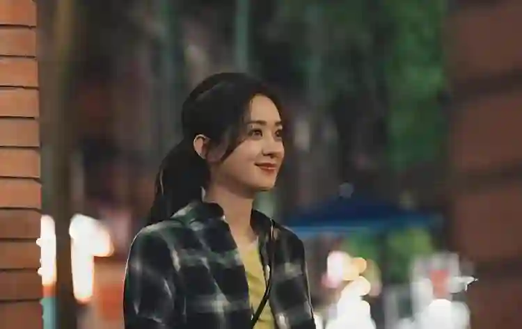 37岁的赵丽颖还在吃少女这碗饭，是后继无人，还是想在舒适圈躺平