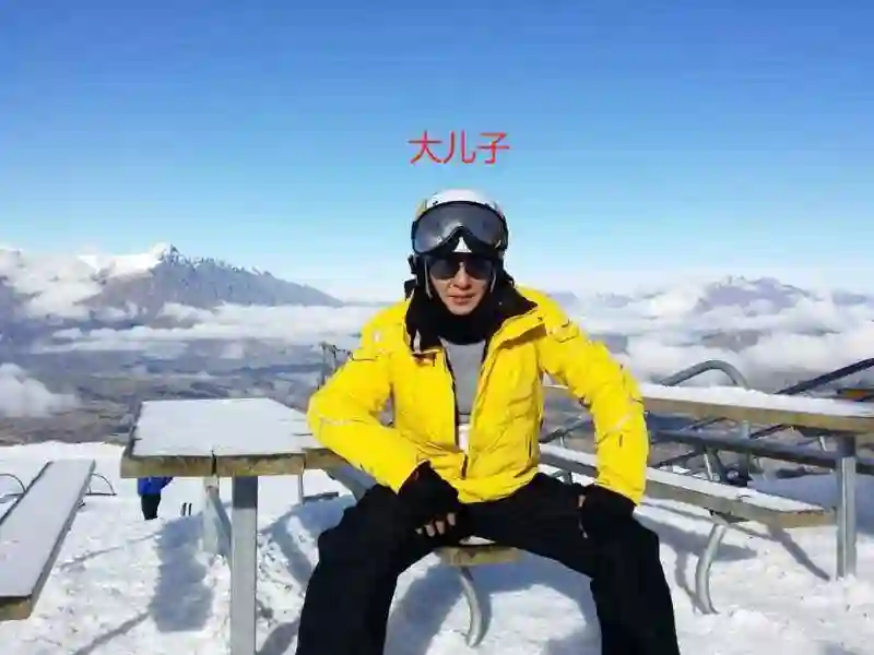 她14岁就长得“倾国倾城”，被富豪花8亿娶回家，8年生下4个娃娃