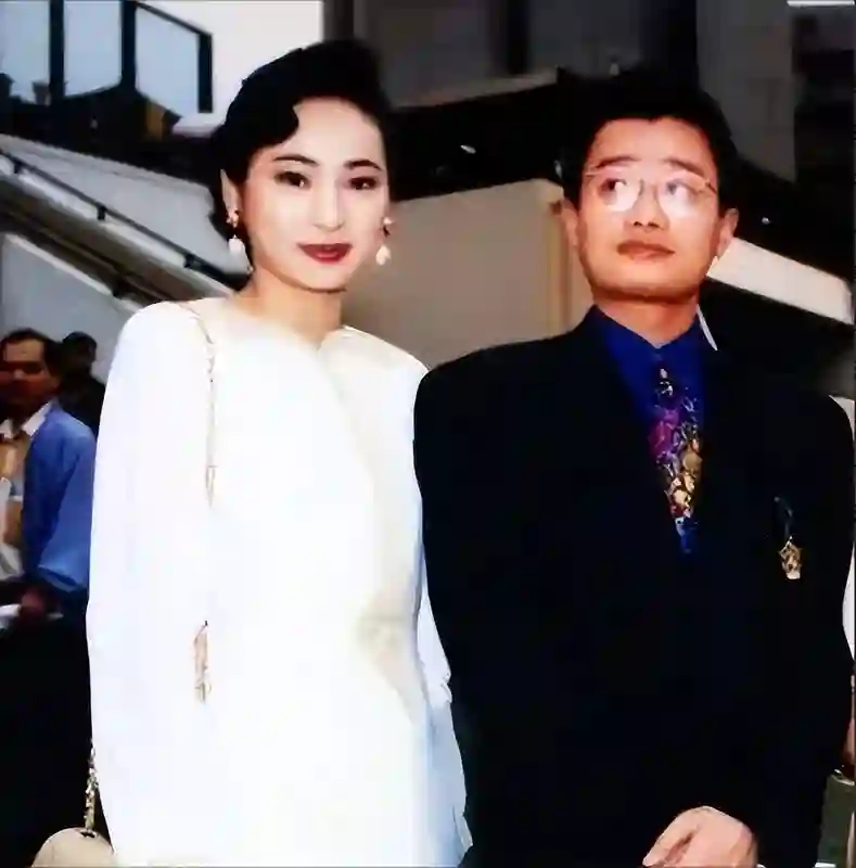 我自己就是豪门，三次拒绝富豪追求，最穷港姐逆袭人生