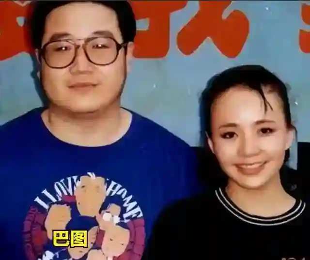65岁宋丹丹现状：3段婚姻4个男人，面容憔悴，和那英在北京逛商场