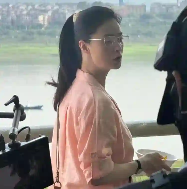 暴瘦脱相、毫无美感，这一次，谁都救不了被畸形审美毒害的蒋欣！