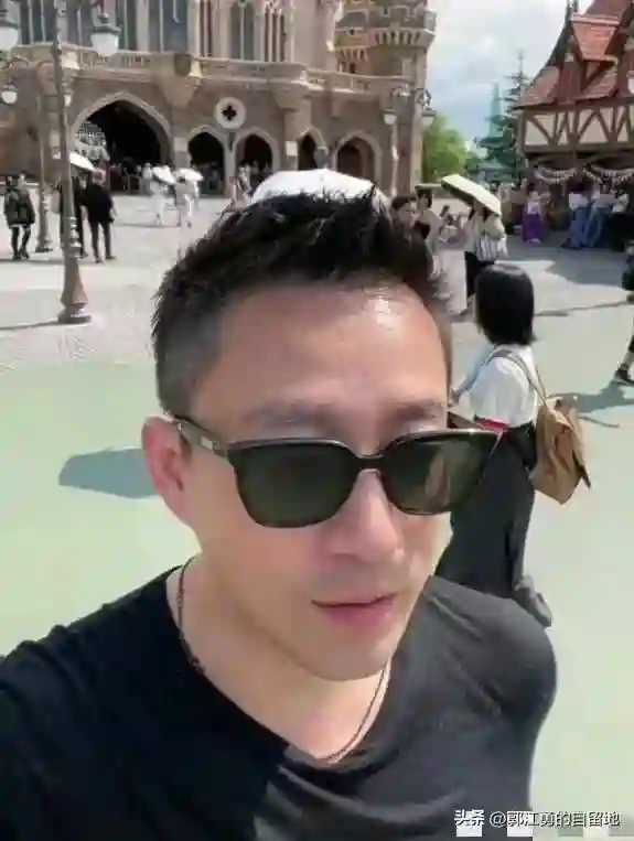 汪小菲霸气晒儿子正面照，就是要昭告天下:我的孩子我做主！