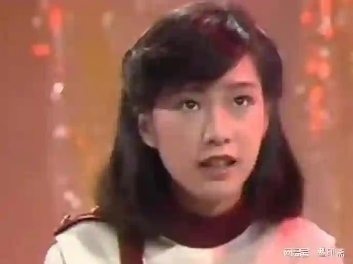 至今大龄未婚的12位主持人，个个才华横溢红极一时，哪位最可惜