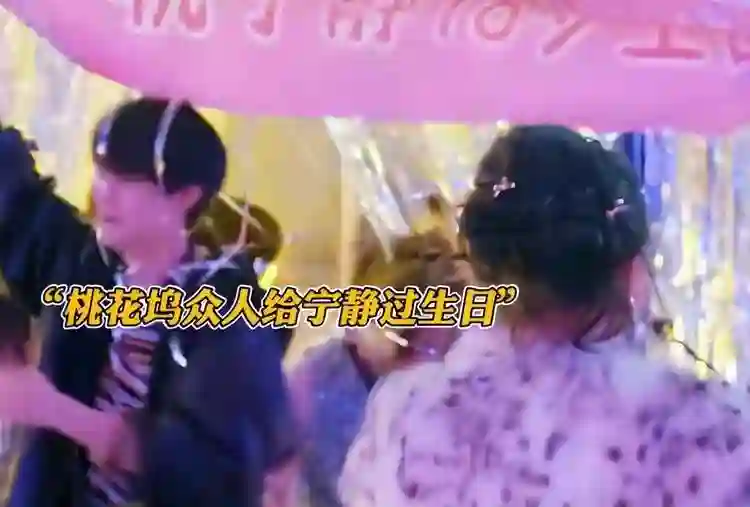 汪峰宁静庆生十指紧扣，撕开章子怡伤疤，森林北实惨