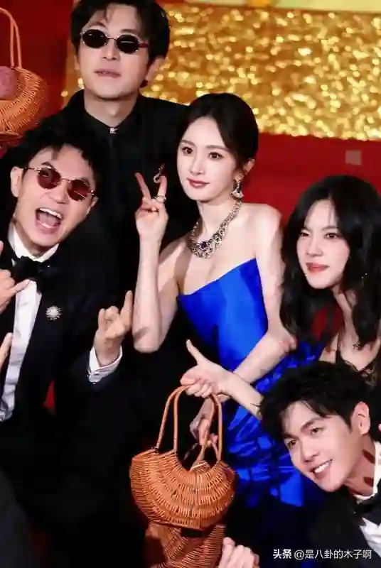 看杨幂小心翼翼还是会“踩坑”，才明白赵丽颖“不合群”有多清醒