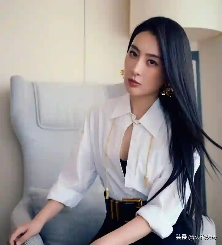 和孔令辉同居11年，穿泳装骑黑人背上的马苏，如今怎么样了？