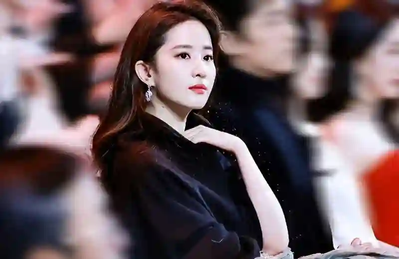 同样被陈金飞力捧，杨采钰与刘亦菲，差距为何如此明显？