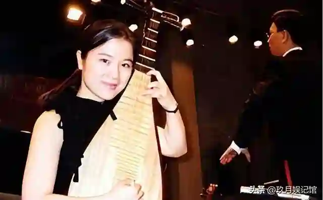 她41岁嫁入豪门，44岁为81岁刘诗昆生下女儿，48岁又生下二胎儿子
