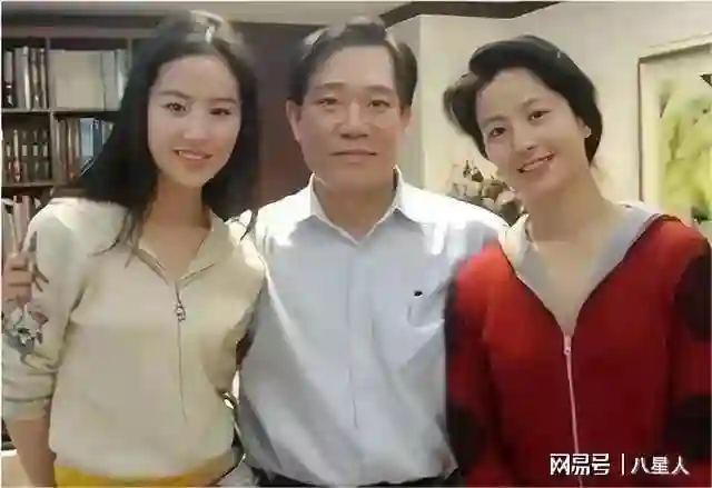 母女通吃?陈金飞和刘亦菲母女都有绯闻,跟杨采钰分手,再捧刘亦菲