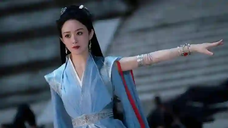 37岁的赵丽颖还在吃少女这碗饭，是后继无人，还是想在舒适圈躺平