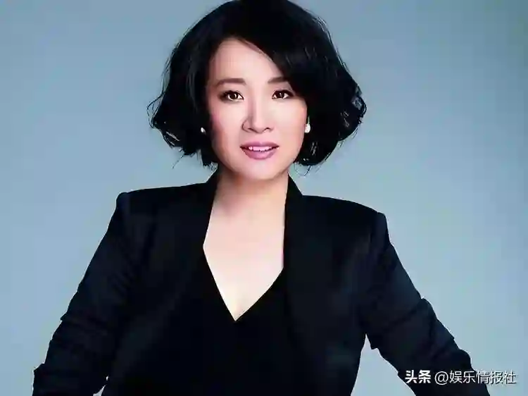 她是国家一级女演员，多次给坐轮椅丈夫戴绿帽，如今儿子也是演员