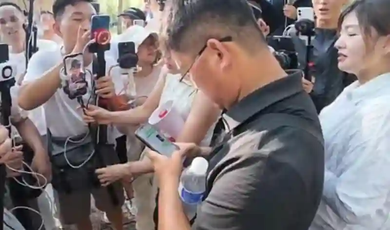 忘本？大鹏被网红姜涛讨要结婚份子钱，被爆不回消息，已结识10年