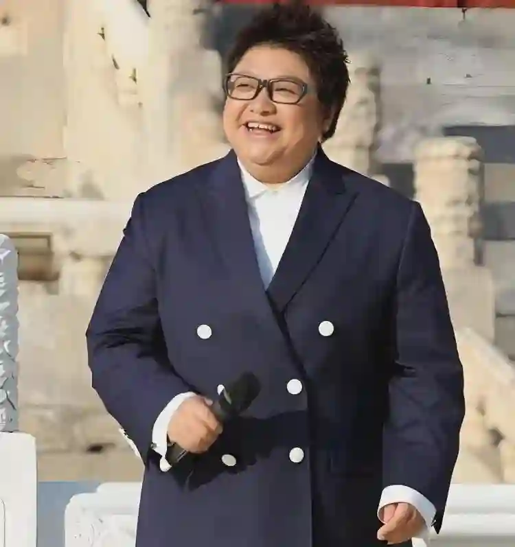 “骗”了我们30年，韩红父亲竟是家喻户晓的他，难怪都不敢得罪她