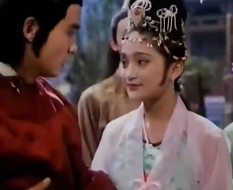 51岁周迅：“丁克”半辈子，低调现身肿瘤医院，今人体画价值千万
