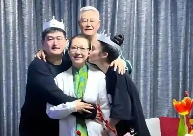 28岁球球重度抑郁发作，控制不住抽筋发抖，一人养500员工压力大