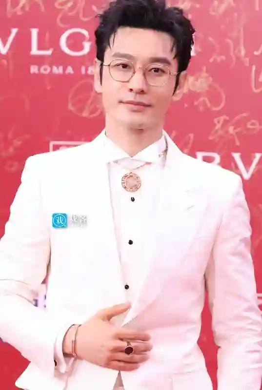 上影节闭幕式之夜，小花颜值飙升，中年明星“撑场面”！