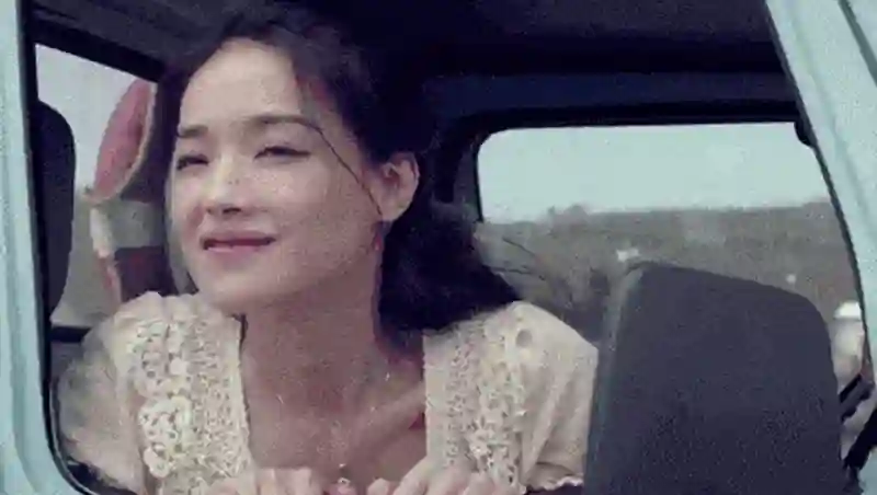 蔡澜去世才7天，恶心一幕出现！舒淇费力“穿上的衣服”又被扒下