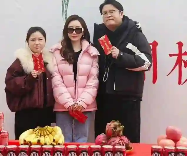 舒畅7年无戏可拍，转拍短剧遭网友骂！网友怒斥：真丢人，难道不能体面退休？