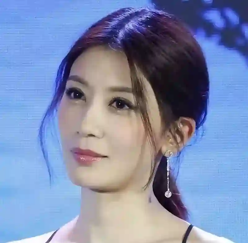 从豪门弃妇到逆袭人生，贾静雯的奋斗历程，证明嫁对人有多重要！