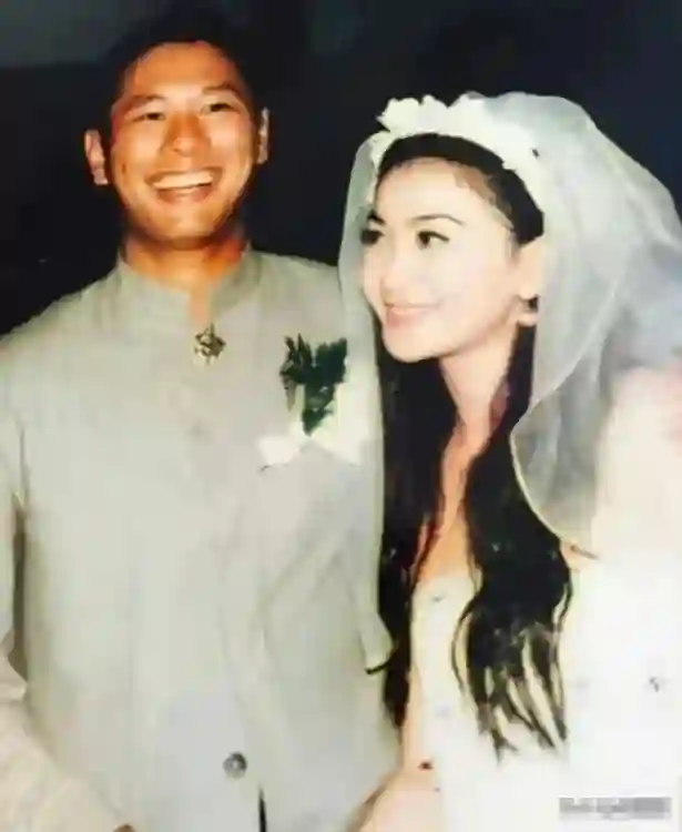 曾是大尺度激情戏“艳星”，34岁嫁豪门至今无子，如今她过得怎样