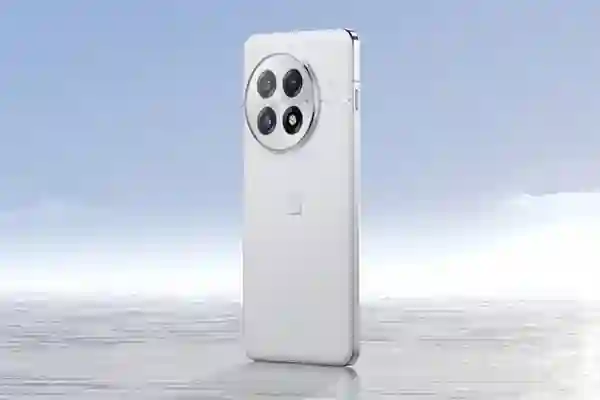 2K等深微曲屏终结！一加15曝光：回归1.5K直屏