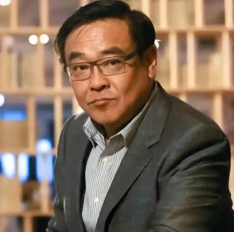 尔冬升父女俩相差61岁！曾分手张曼玉余安安两次离婚