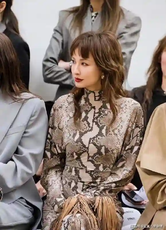 他的前女友是吴昕，前未婚妻是张天爱，如今37岁了，升级当上了老爸