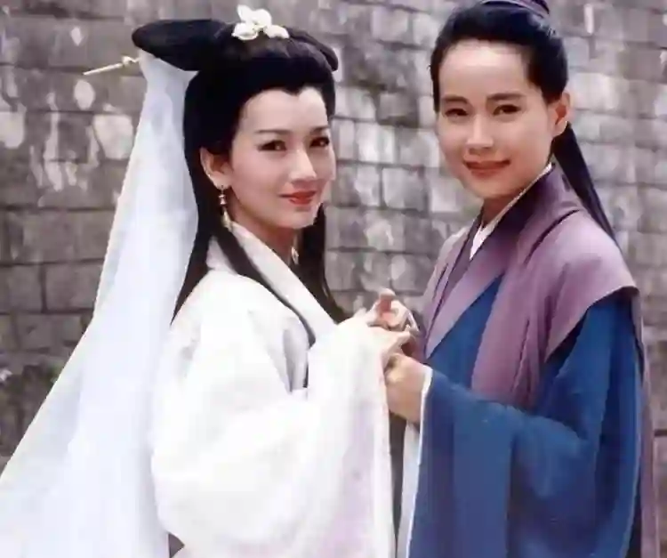 叶童凌晨官宣重要消息，决定退出巡演，撕开了赵雅芝最后“体面”