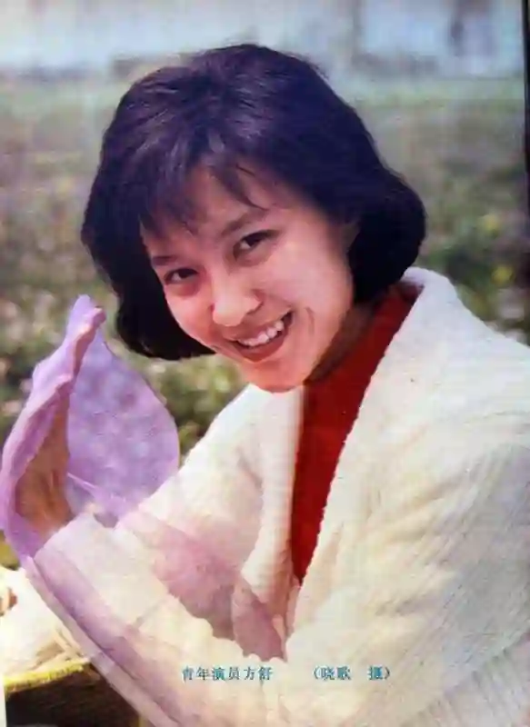 她37岁抛夫弃女，只为嫁给屠洪刚，仅8年就被抛弃，如今后悔吗？