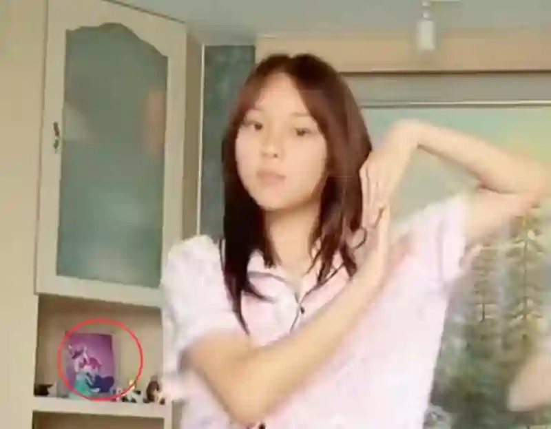 李小璐被曝二胎生子，与贾乃亮早成过去式，甜馨成负面消息接盘侠