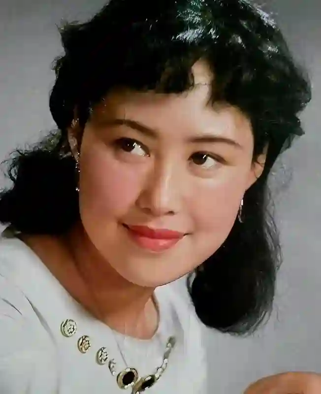 落地的普思不如鸡，瑞士丈夫去世后，回国的斯琴高娃成了