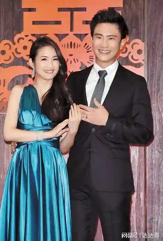 42岁林依晨挺肚临盆倒数 久违更新近照 网友：知性美女神