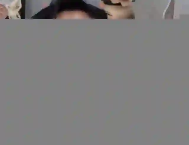 朱丹讲：姐姐搂弟弟像妈妈抱儿子，有谁注意何猷君？不留一点情面