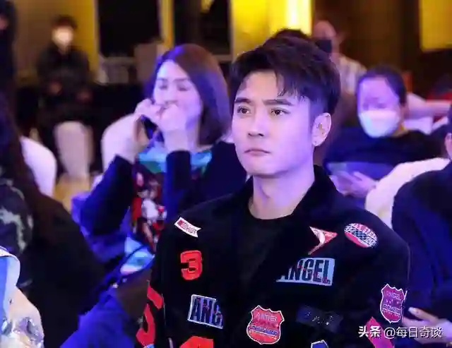 洪欣儿子张镐濂探班张丹峰，支持他与自己同学颜安竞争，太暖了！