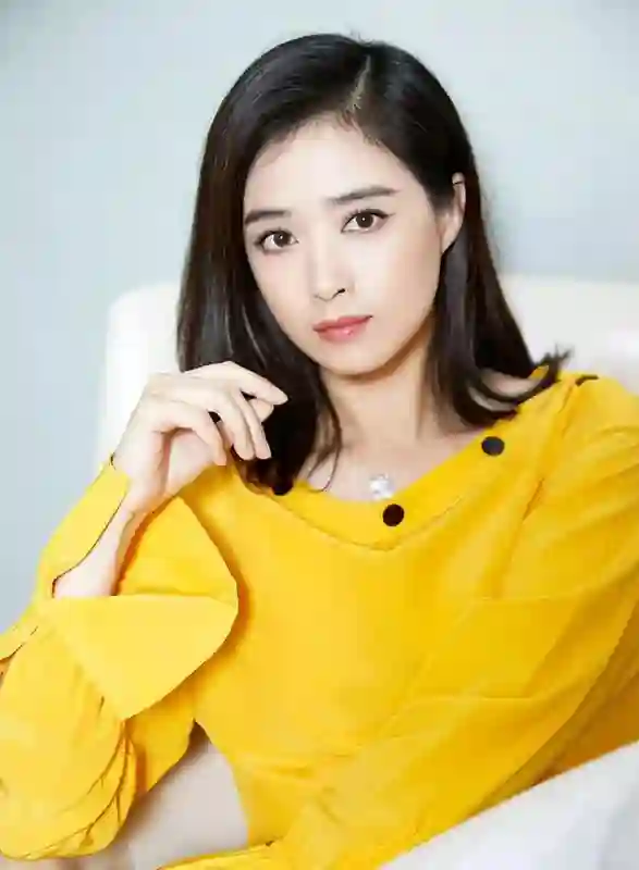 暴瘦脱相、毫无美感，这一次，谁都救不了被畸形审美毒害的蒋欣！