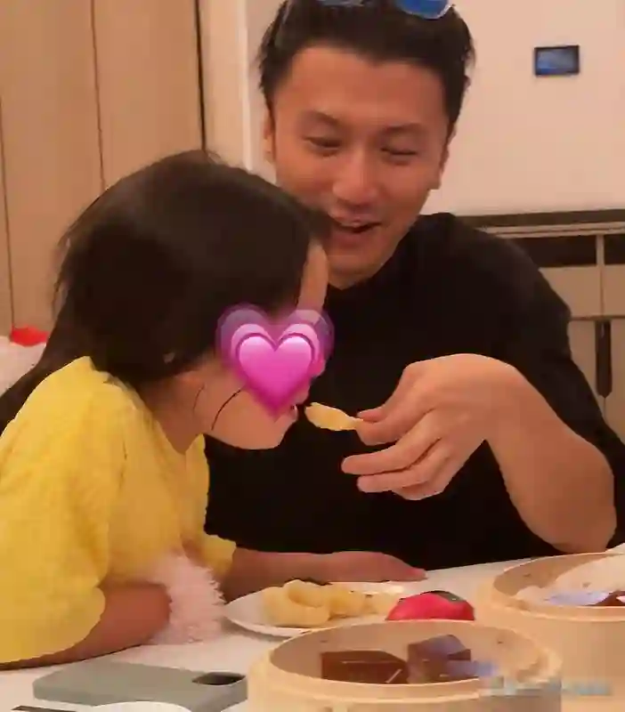 谢婷婷情史曝光，比谢贤更疯狂，七任男友一年换，未婚生女震惊全娱乐圈