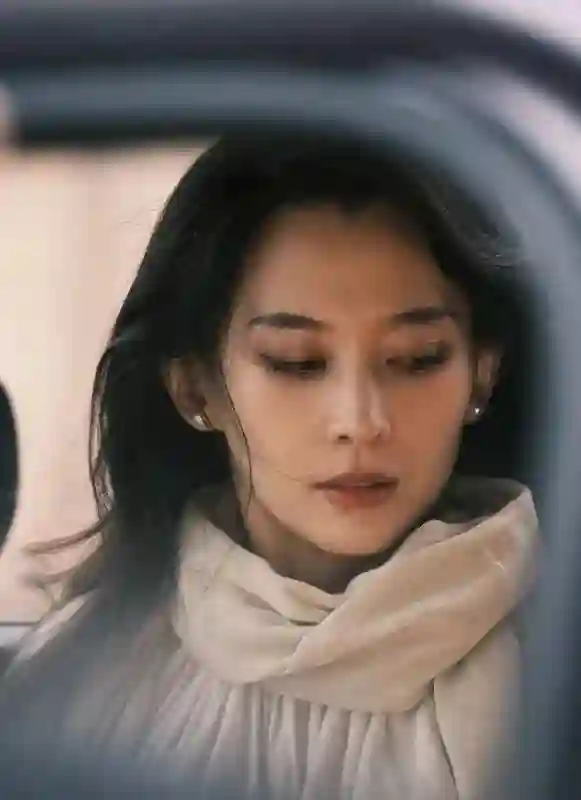 看见森林北湿身照，才明白汪峰五婚挑剔，章子怡彻底败下阵来
