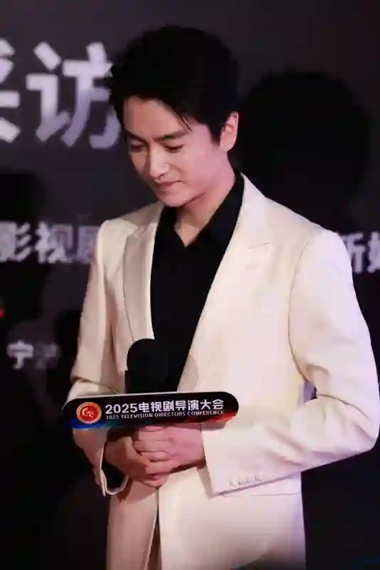 离婚3个月，陈妍希满脸写着“老娘好得很”，而陈晓眼里依旧没光