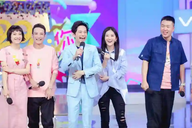 51岁主持人何炅：被保姆起诉，节目停播，婚姻低调，现状令人惊讶