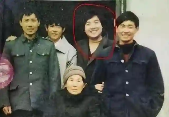 他入戏太深自诩是贾宝玉，追求陈晓旭被拒，32岁酗酒暴病永远离开