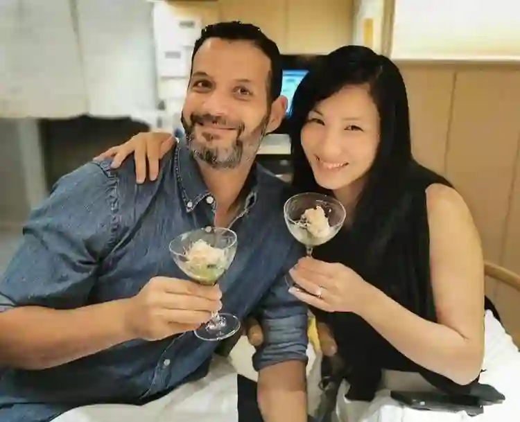 郑佩佩女儿近况曝光：和妈妈超像，在美国当老师，混血儿子很可爱