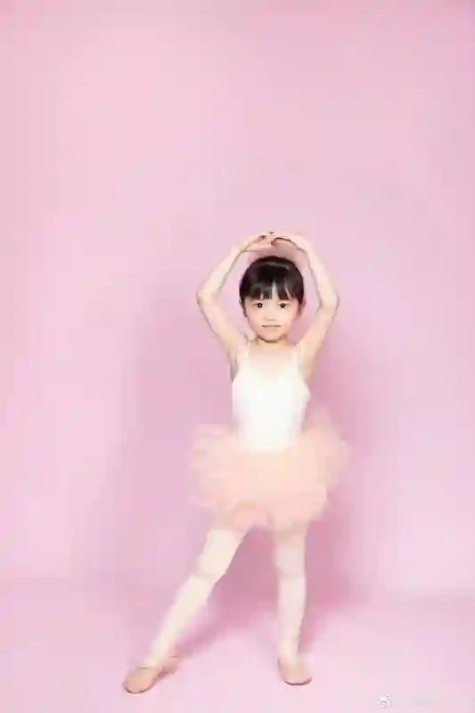 好久不见熊黛林，双胞胎女儿差距越来越大？