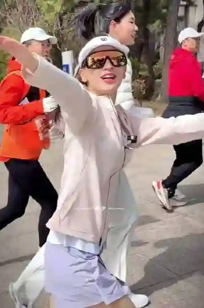 杨子是“拖油瓶”？黄圣依离婚三个月，判若两人大变样！