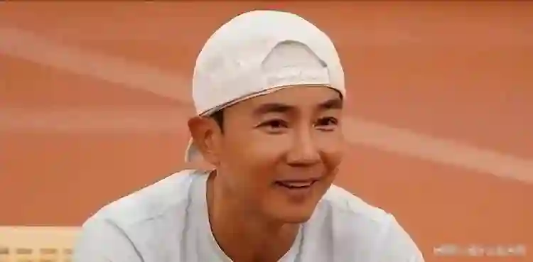 解约原公司，转投周杰伦俩月，报警自证的刘畊宏，给明星敲响了警钟