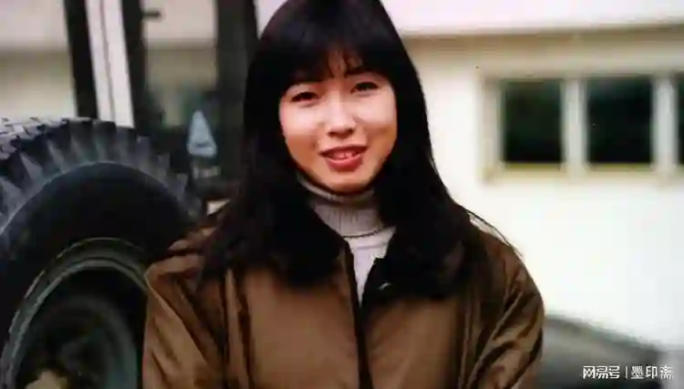至今大龄未婚的12位主持人，个个才华横溢红极一时，哪位最可惜